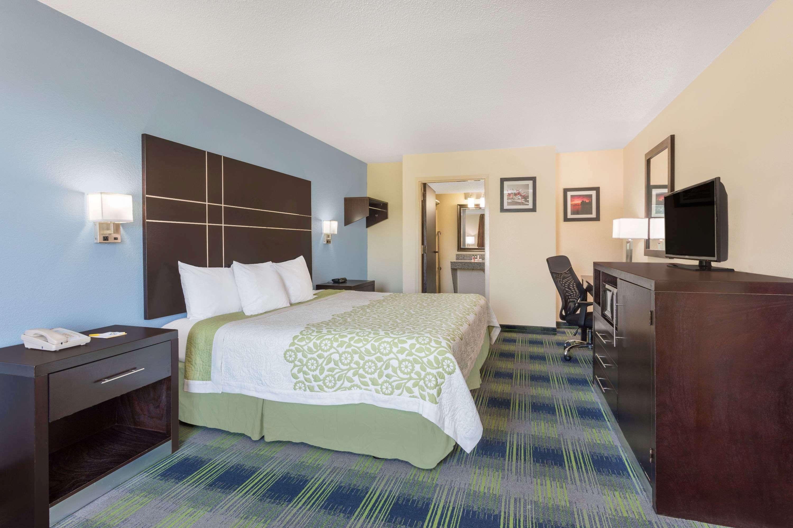 Days Inn By Wyndham Newberry South Carolina Exterior photo